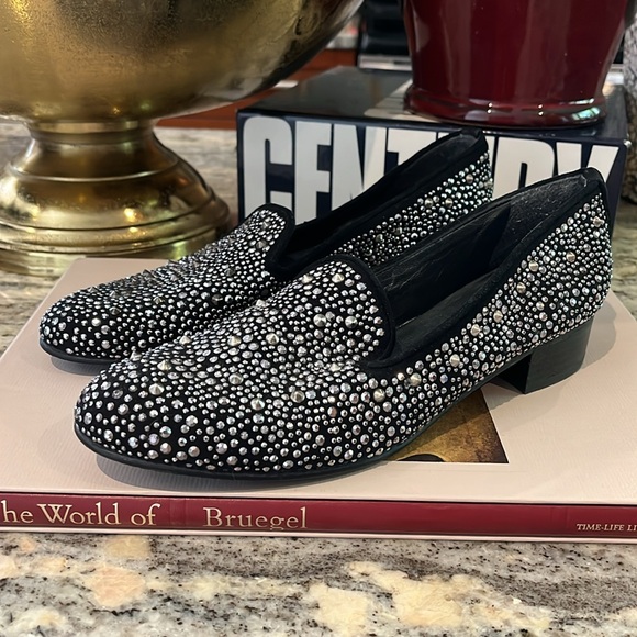 Stuart Weitzman Shoes - NWOB 💋 Stuart Weitzman Swarovski Crystal & Stud Embellished Suede Loafers Sz 6.5